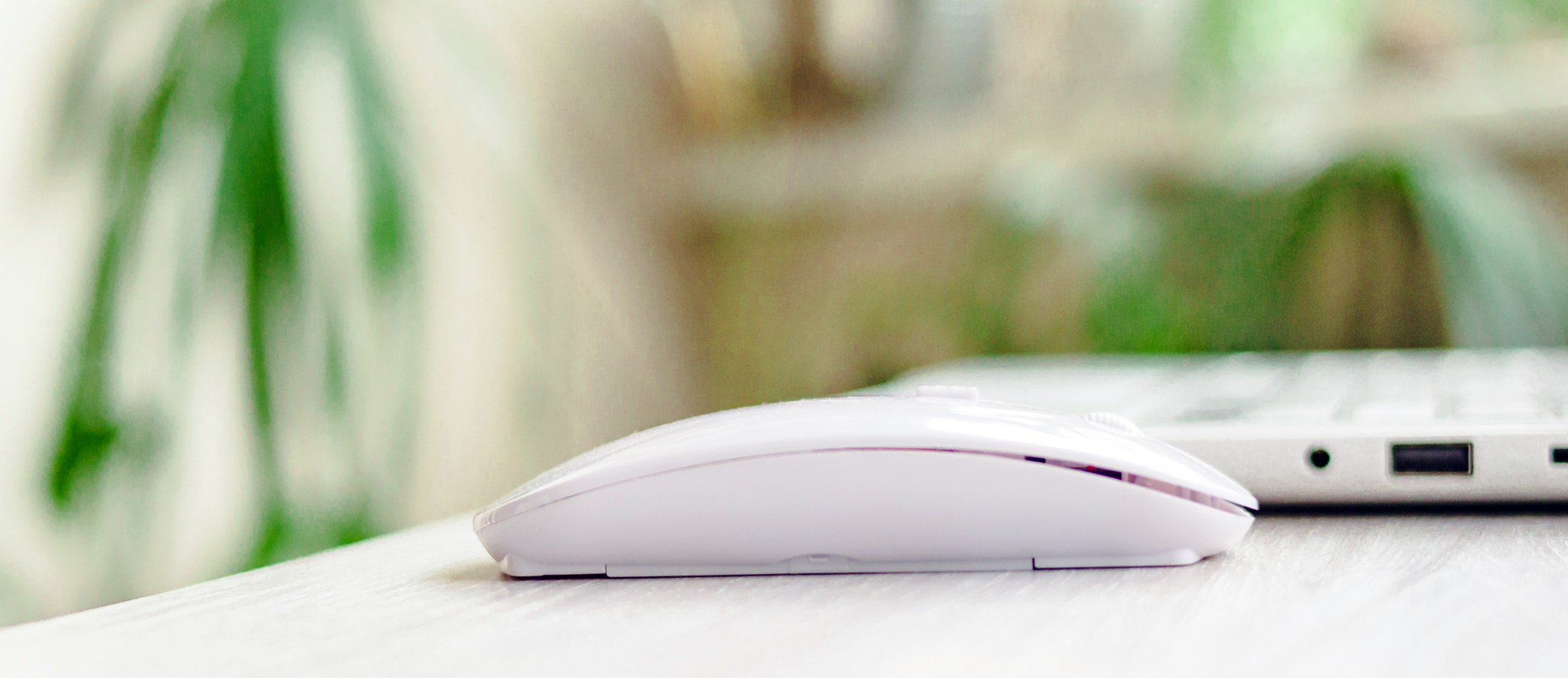 The Challenges of Remote Working with a Globally Mobile Workforce Background Image